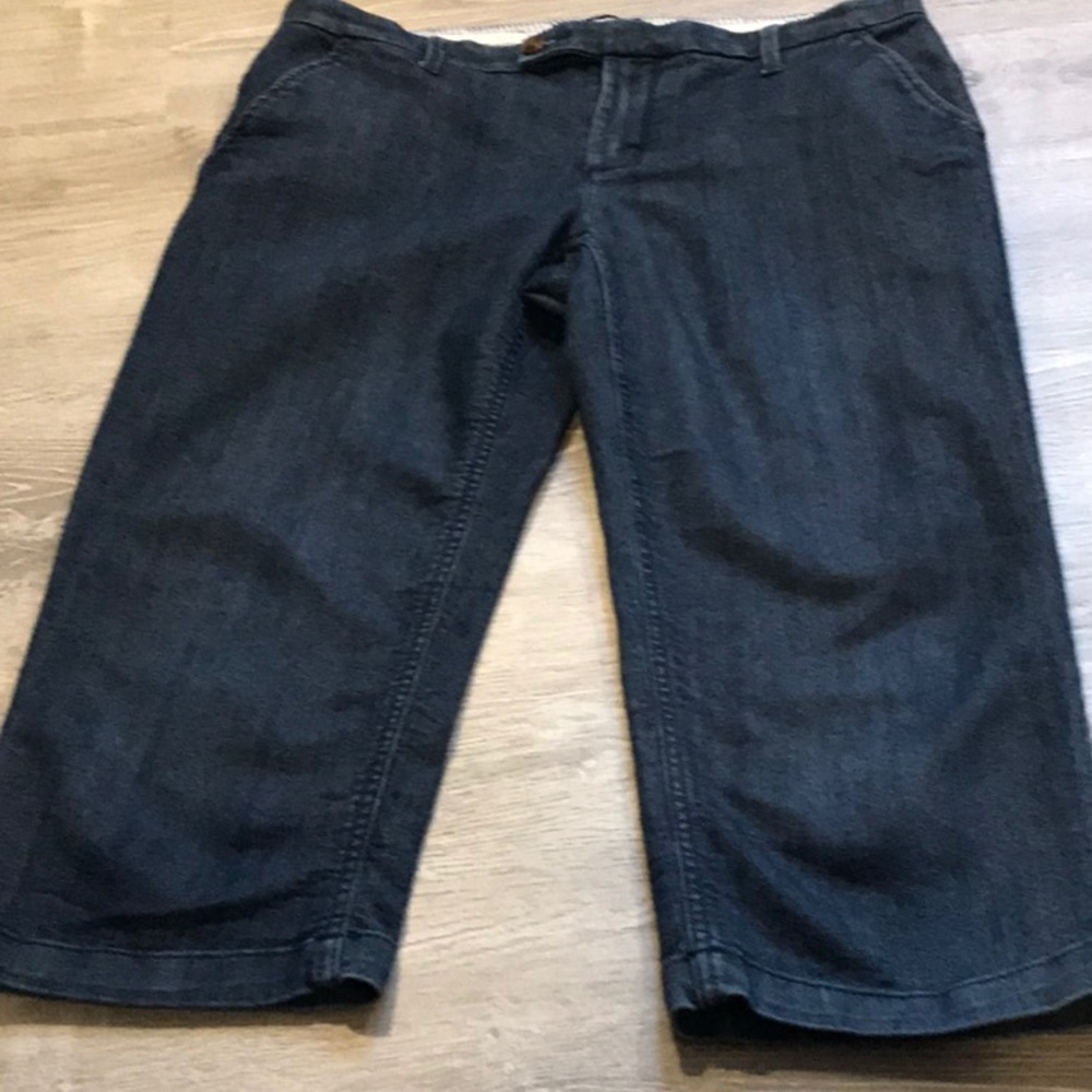 Daisy Fuentes Black Capris